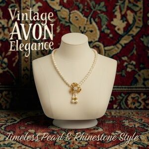 Vintage Avon Faux Pearl & Rhinestone Bow Pendant Necklace - Gold Tone | Elegant